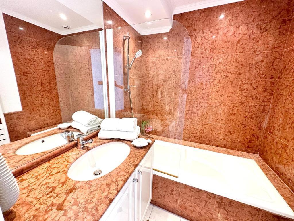 昂蒂布Panoramic Sea View Penthouse With Jacuzzi And 450 Sqm Terrace公寓 外观 照片